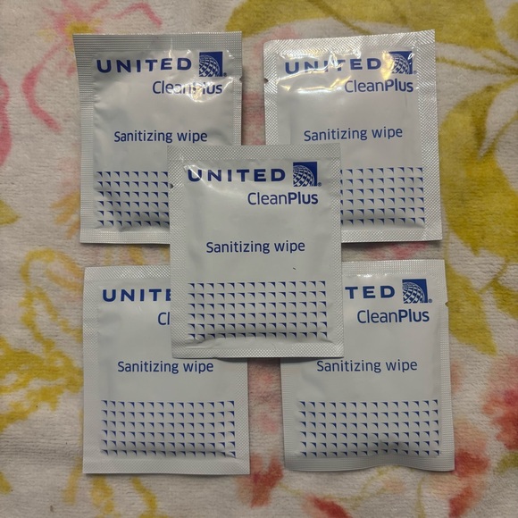 Sanitizer Bundle: Nine (9) sanitizing wipes and One (1) liquid - Picture 4 of 9